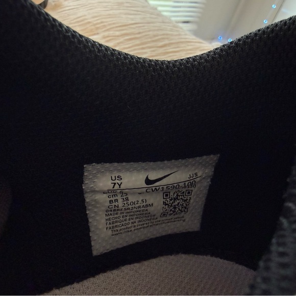 Nike Dunk Low “Panda” (Youth 7 / Women’s 8.5) - Picture 6 of 8